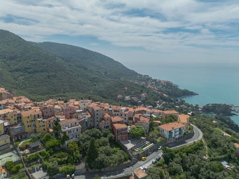 Residential Area, Horizon, Coast, Landscape, Coastal And Oceanic Landforms, Sea, Hill Station, Bird'S-Eye View, Suburb, Ocean