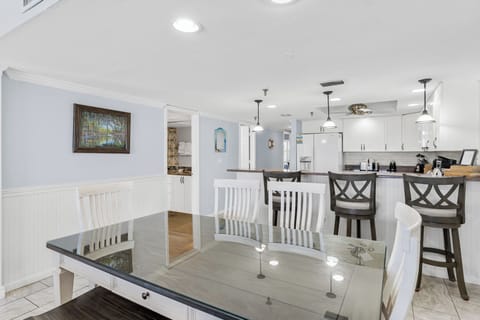 JC Resorts Sand Dollar 407 Dining Room Indian Shores-2(2048 Pixels)14