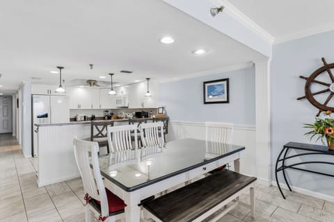 JC Resorts Sand Dollar 407 Dining Room Indian Shores-1(2048 Pixels)13