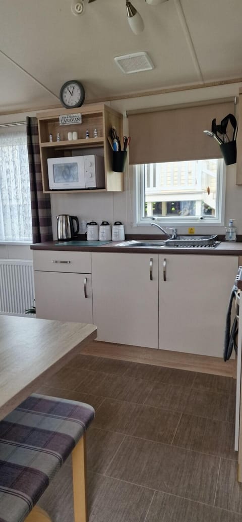 Mobile Home, 2 Bedrooms (Hollibobs) | Individually furnished, free wired internet, bed sheets