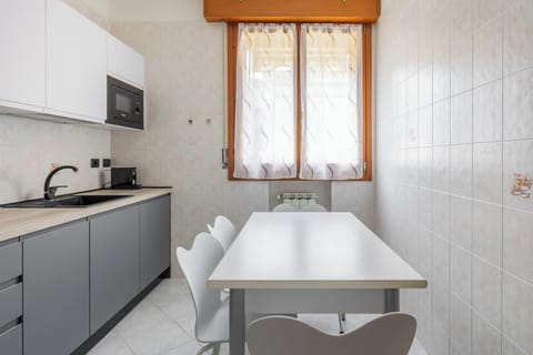 Condo, Balcony | Private kitchen | Fridge, oven, stovetop, dishwasher