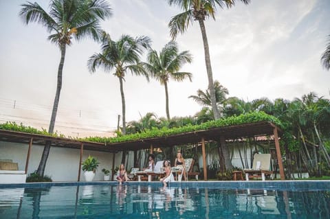 2 outdoor pools