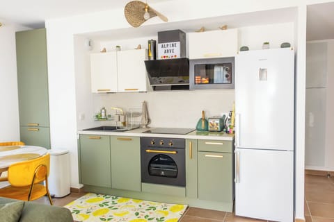 Kitchen, coffee machine, Toaster, kettle, Tea