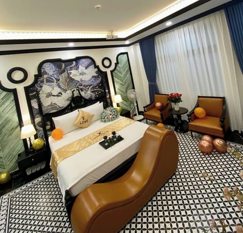 Deluxe Room | In-room safe, desk, laptop workspace, blackout drapes
