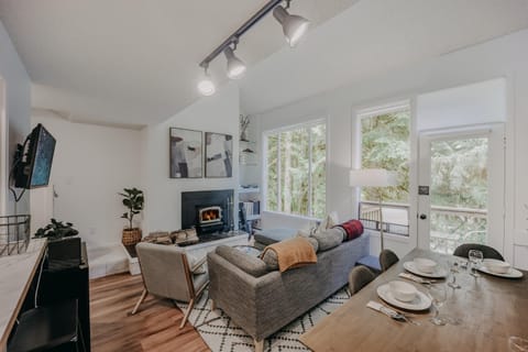 Condo, 2 Bedrooms, Balcony | Living room
