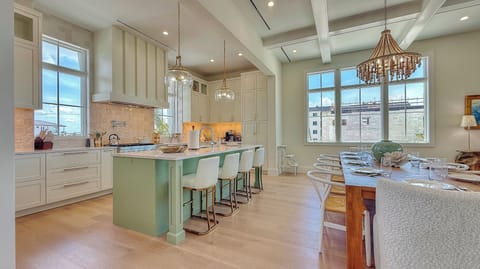 Jeff and Gina Properties - Seaview Sensation (SVS) - Fort Myers Beach - 5 Bedroom - 5 Bathroom - 1 Half Bathroom - Beach Front - Water Views - Gulf of America Views