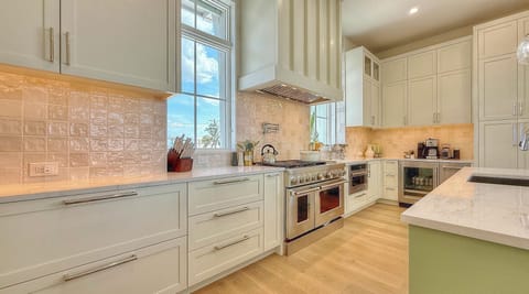 Jeff and Gina Properties - Seaview Sensation (SVS) - Fort Myers Beach - 5 Bedroom - 5 Bathroom - 1 Half Bathroom - Beach Front - Water Views - Gulf of America Views