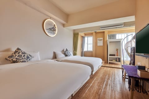 Deluxe Quadruple Room, 1 Bedroom, Accessible | Blackout drapes, soundproofing, free WiFi, bed sheets