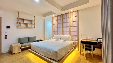 Premier Double Room | In-room safe, blackout drapes, soundproofing, iron/ironing board