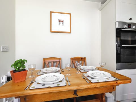 Dining Area | Bramblefield Cottage, All Berkshire