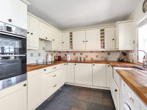 Kitchen | Bramblefield Cottage, All Berkshire