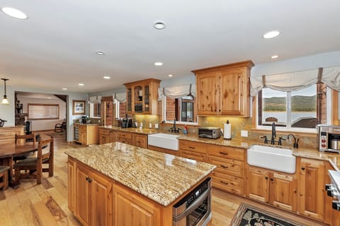 Kitchen features an island and modern appliances. (Lagunita Shores)