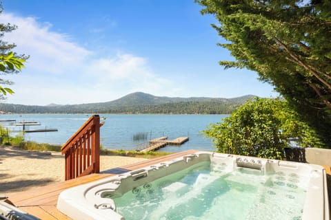 Hot tub with lake views. (Lagunita Shores)