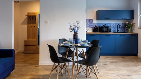 Apartament (E8) | In-room dining