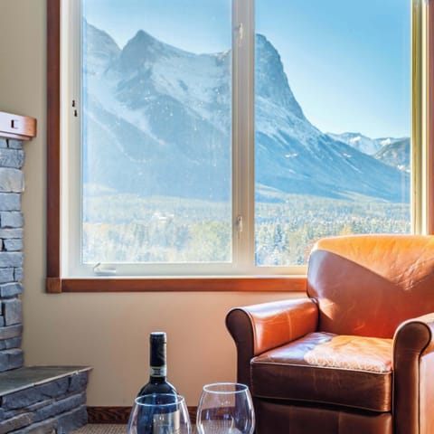Stunning 180 degree views from the living room and the deck. Fully south-facing, you will enjoy sun all year long in this gorgeous unit.