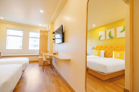 Executive Twin Room | In-room safe, desk, laptop workspace, iron/ironing board