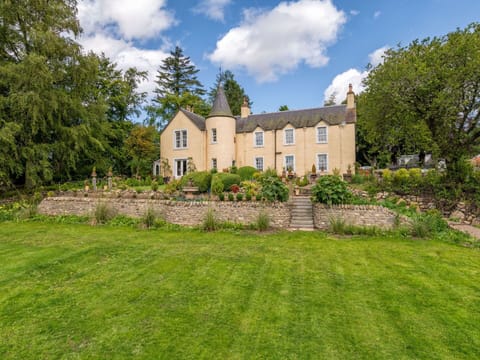 Grass, Shrub, Estate, Land Lot, Cottage, Landscaping, Garden, Yard, Mansion, Farmhouse