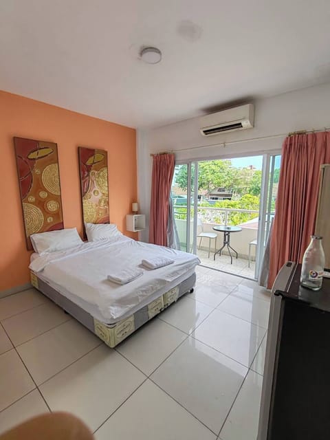 Standard Double Room, 1 Double Bed | Premium bedding, pillowtop beds, in-room safe, blackout drapes