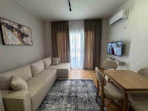 Apartment | Living area | Flat-screen TV