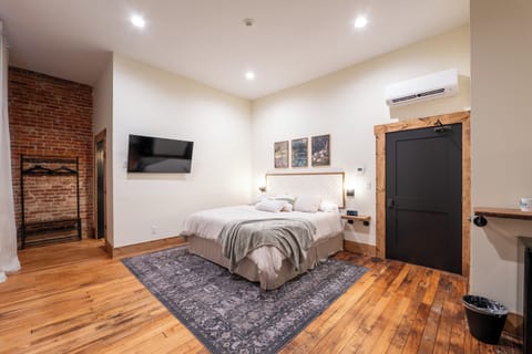 Comfort Room, 1 King Bed with Sofa bed, City View | Blackout drapes, free WiFi