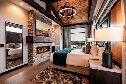 Executive Suite, 1 King Bed with Sofa bed, Non Smoking, Corner | In-room safe, desk, laptop workspace, soundproofing