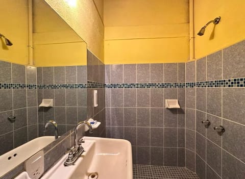 Basic Room | Bathroom