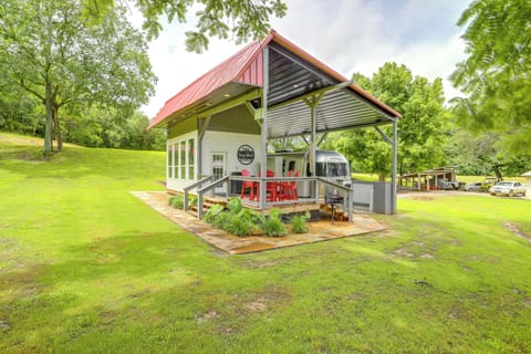 Property Exterior | Private Deck | Outdoor Dining Area | Gas Griddle
