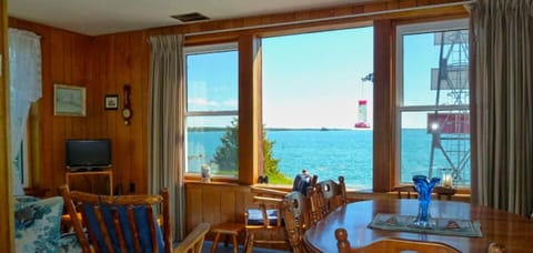 Signature Condo, 3 Bedrooms, Kitchen, Bay View (McKay Island Lighthouse) | Living area