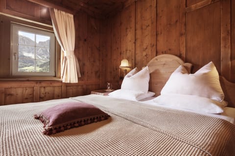 Double Room | In-room safe, free WiFi, bed sheets