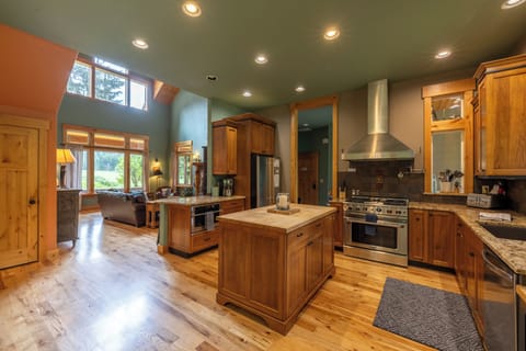 Tahoma Canyon Home | Private kitchen | Microwave, coffee/tea maker