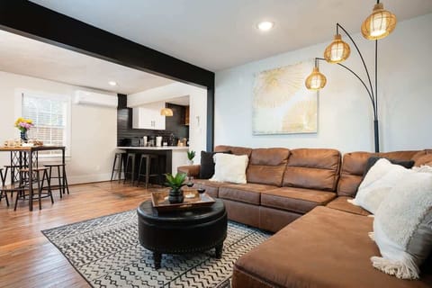 Back House Living Room: Stylish space with chic decor, inviting seating, and open kitchen vibe!