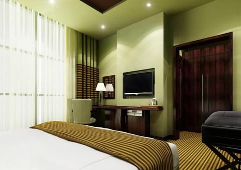 Minibar, iron/ironing board, free WiFi, bed sheets