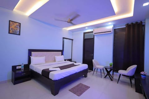 Exclusive Double Room | Individually decorated, individually furnished, desk, laptop workspace