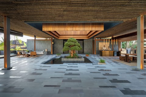 Lobby lounge