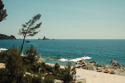 2 outdoor pools, pool umbrellas, sun loungers
