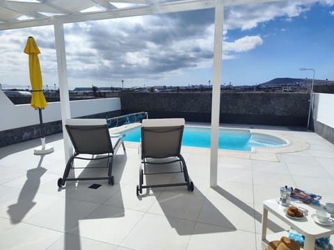 Terraza soleada con vistas