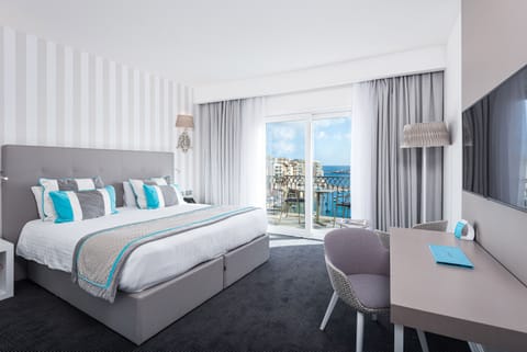 Deluxe Double or Twin Room, Sea View | Egyptian cotton sheets, premium bedding, minibar, in-room safe