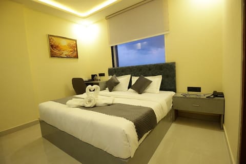 Deluxe Double Room | Desk, laptop workspace, free WiFi