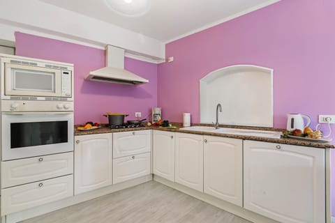 Standard Apartment, Multiple Bedrooms (Piccola Torbole) | Private kitchen | Fridge, microwave, oven, stovetop