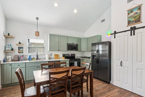 Dining area with seating for 6