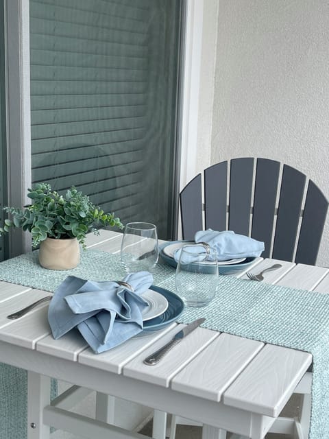 Private balcony for dining alfresco, playing games or just listening to the surf