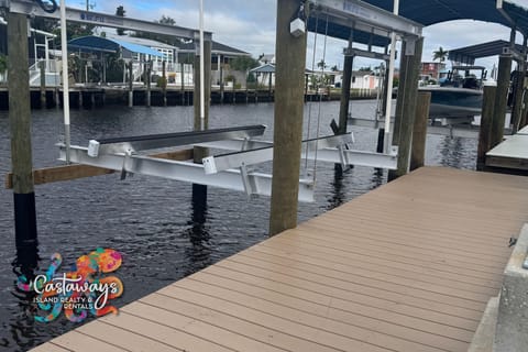 Boat Dock w/Lift