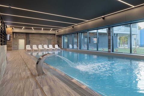 Common area with an additionally paid access to the large, indoor swimming pool.