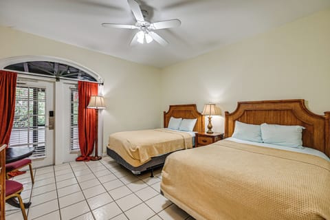 Naples Vacation Rental | Studio | 1BA | 1 Small Step Required | 300 Sq Ft
