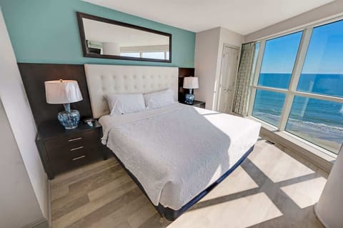 Beautiful Bedroom with Amazing Views ☀️
