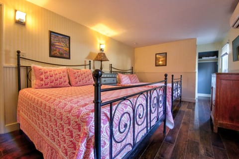 Family Single Room, 2 Queen Beds | Iron/ironing board, free WiFi, bed sheets