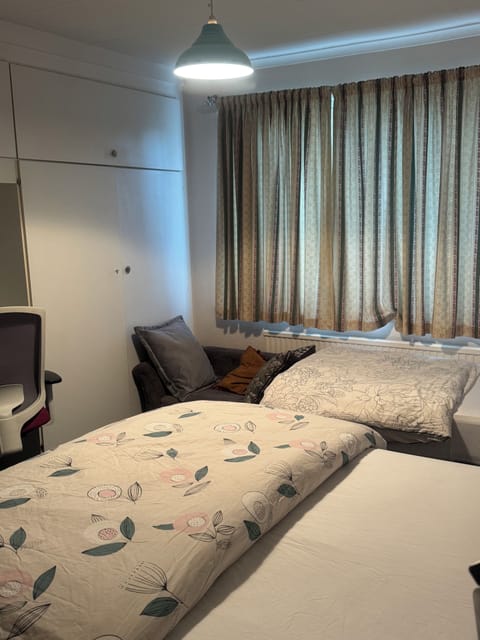 Standard Room, 3 Twin Beds (Shared) | Room amenity