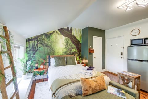 Let nature tuck you in! This studio is designed for peaceful nights and refreshing mornings.