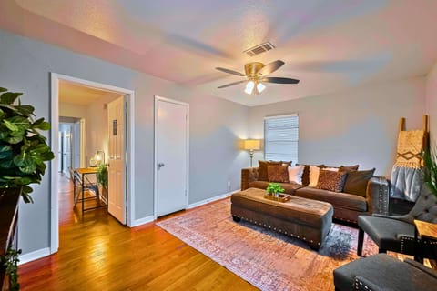 Living Room: Bright and airy space with stylish seating and a welcoming vibe! Perfect for relaxation.