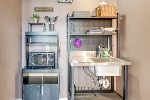 Kitchenette | Mini Refrigerator | Drip Coffee Maker